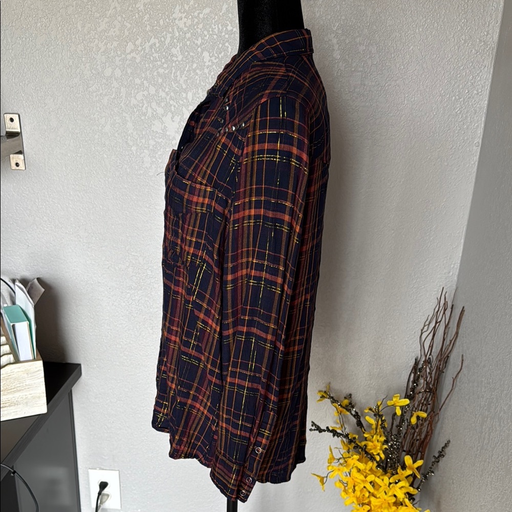 Express Plaid Button-Up Shirt - Picture 4 of 9